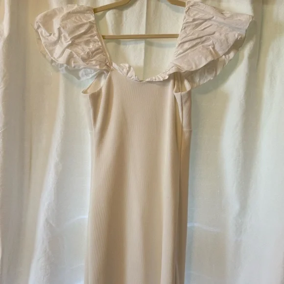 Elegant White Ruffle Dress - Picture 6 of 7